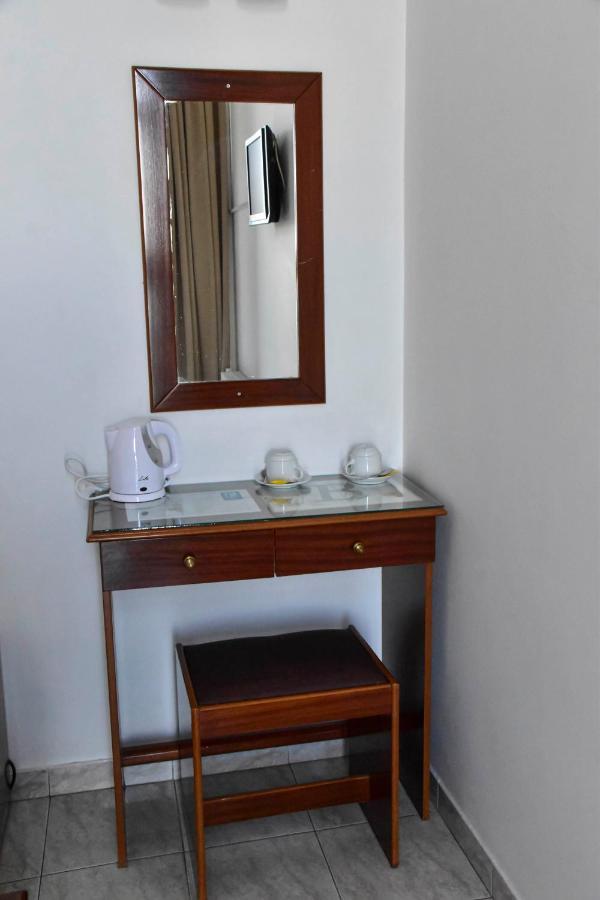 Leonidas Hotel Гитион Экстерьер фото