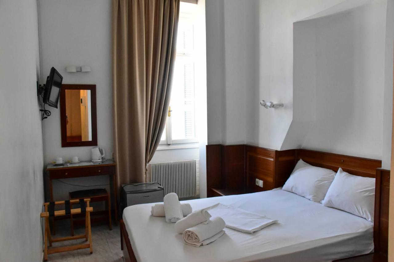Leonidas Hotel Гитион Экстерьер фото